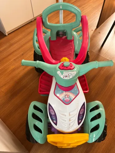 Carrinho de passeio com 4 rodas