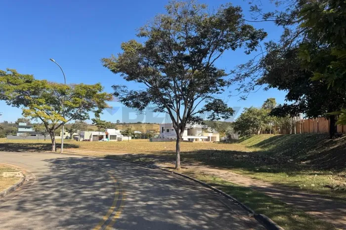 Última Chance! Terreno Gigante de Canto no Alphaville 1 com 1.027 m²/ Aceita financiamento