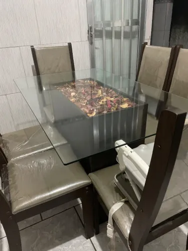 Mesa de jantar 6 lugares com cadeiras