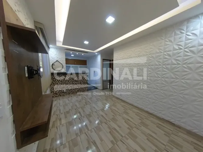 Apartamento térreo - painel de tv - cozinha com armário - gesso - box e gabinete no banhei