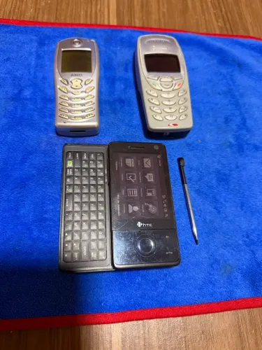 HTC one touch + Nokia + Aiko antigos