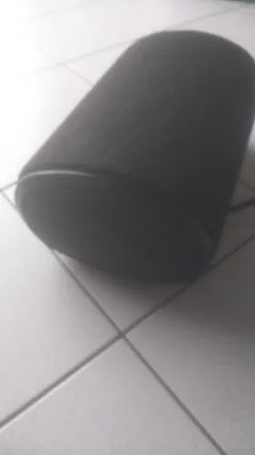 Caixa de som selada.