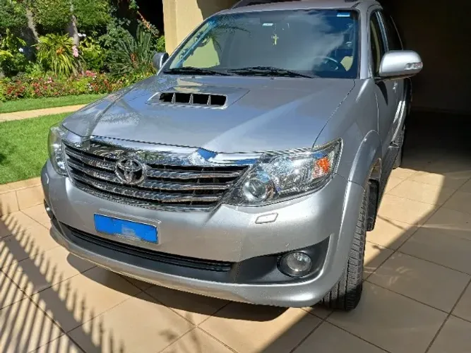 Toyota Hilux SW4 SRV D4-d 4X4 3.0 TDI Dies. AUT 2015