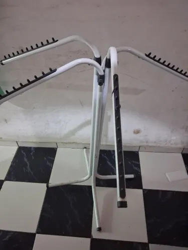 Arara para venda de roupas.