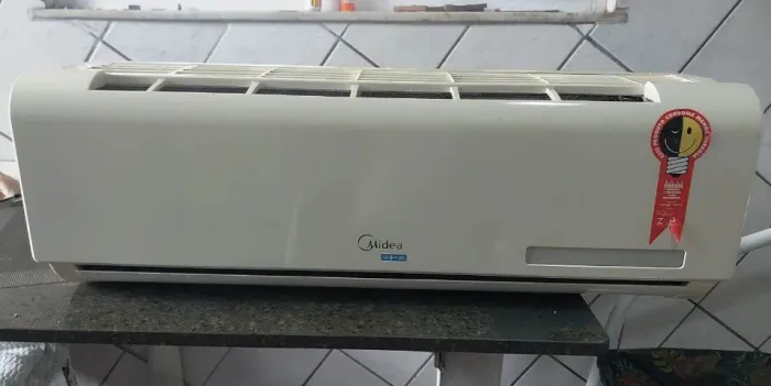 Ar Condicionado Split Midea 12.000 BTUs (Com Controle remoto) - Para Conserto ou Peças