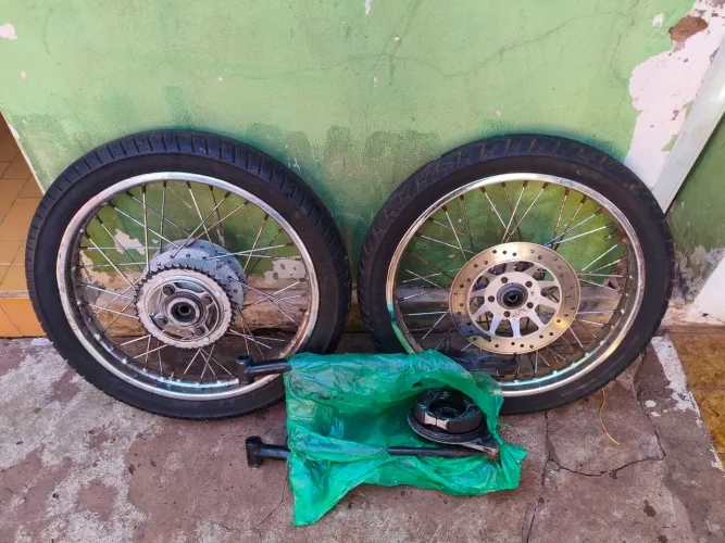 Par de Roda moto ( estava instalado na Titan 125 es 2003