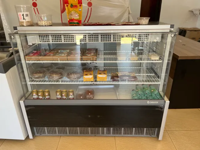 : Balcão Expositor Refrigerado Gelopar GPEA-140R - Usado