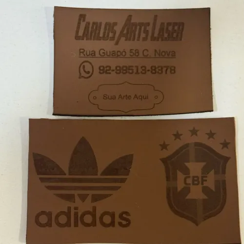 Etiquetas em couro
