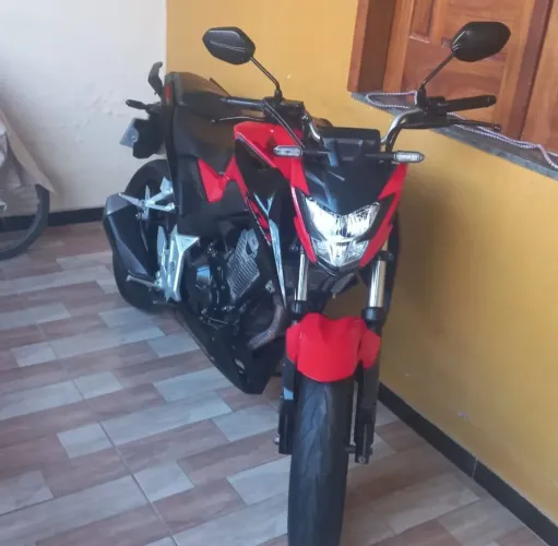 Vendo moto Honda CB 300