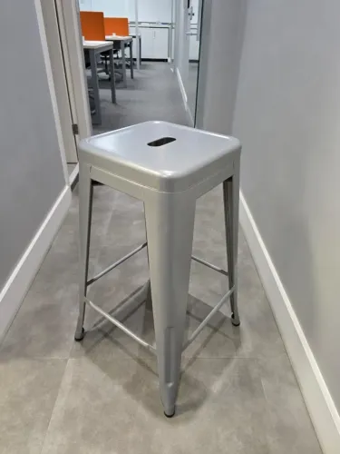 Banqueta Industrial Estilo Tolix Cinza em Aço (2x unidades)