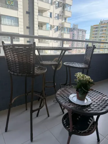 Mesa com duas cadeiras - varanda/sacada