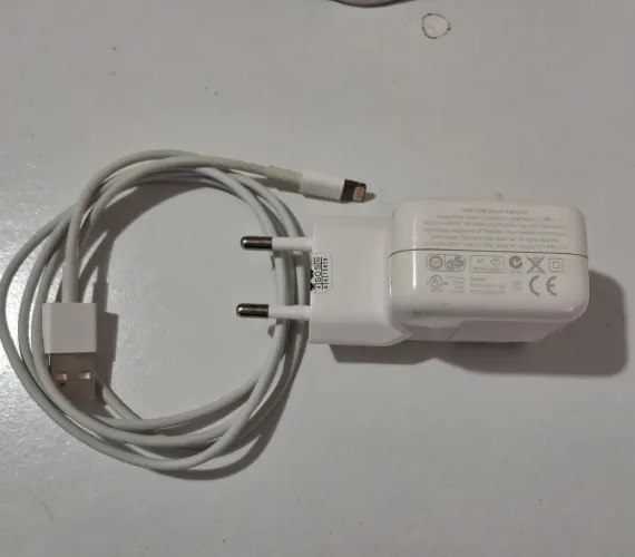 Carregador 10w e cabo lightning Apple