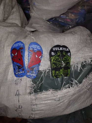 Vendo chinelos infantis.