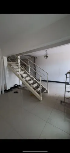 ESCADA METÁLICA MODERNA À VENDA