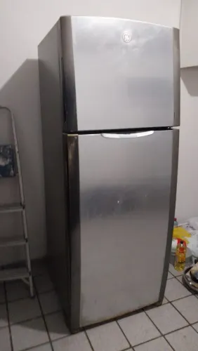 Vendo Geladeira frost free 410lt
