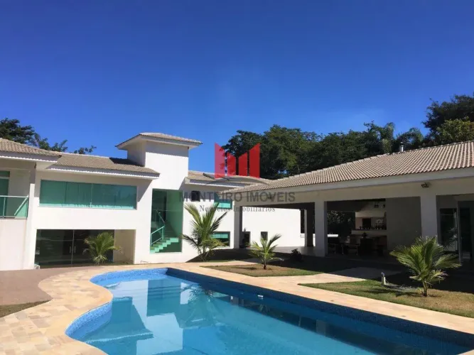 Excelente Casa em Condomínio para Venda localizada no Bairro Cond. Amendoeiras, com 6 dorm