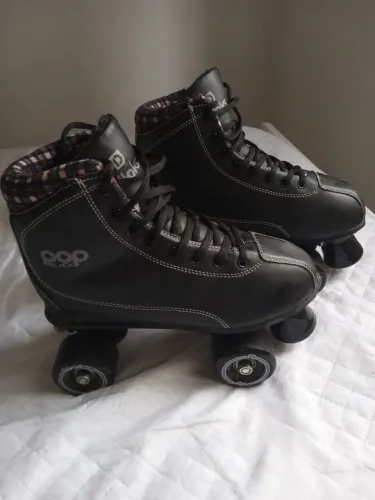 Patins Quad com equipentos de segurança