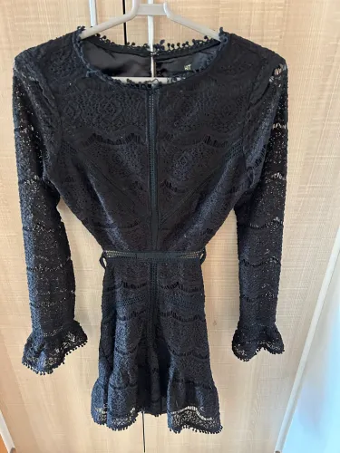 Vestido preto de renda Hit PP