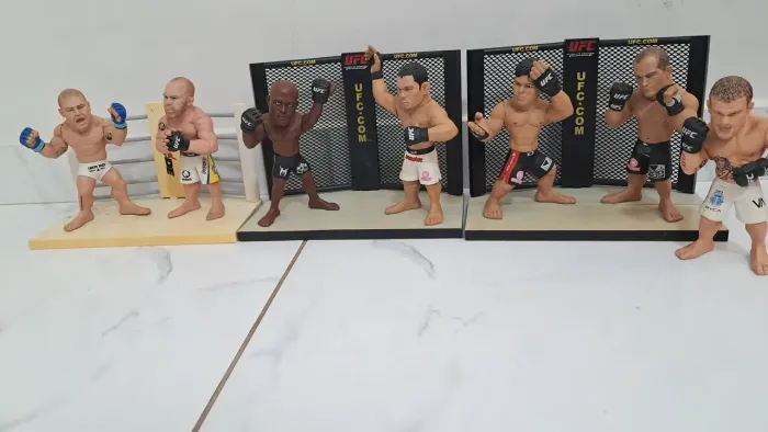 Action figures do UFC, originais. 