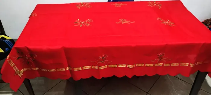 Vendo toalha de mesa portuguesa 2,10 m de comprimento por 1,20 de largura nova