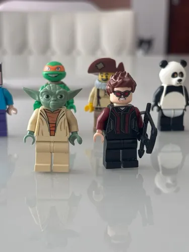 LEGO Minifigures Yoda + Gavião Arqueiro Originais - Star Wars Marvel