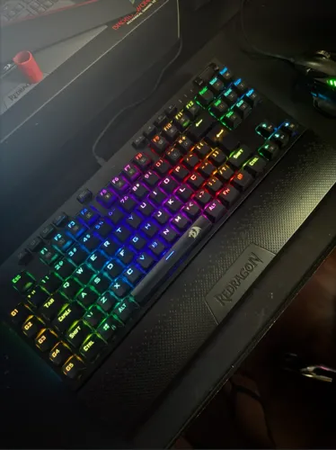 Redragon TECLADO GAMER OPTICO BROADSWORD K588RGB-PRO Preto Switch Azul Óptico