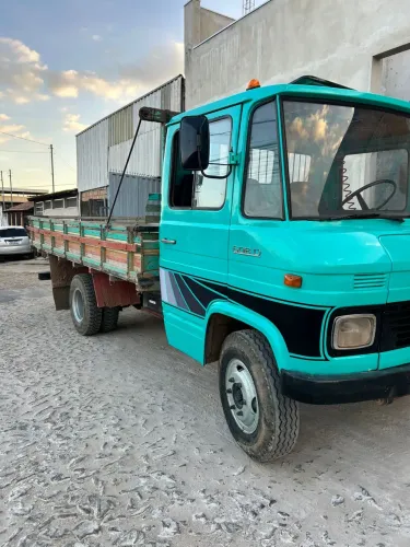 VENDE-SE 608D CONSERVADA E TODA ALINHADA,CARROCERIA CHAPEADA,FREIO MISTO,MANETE A AR.