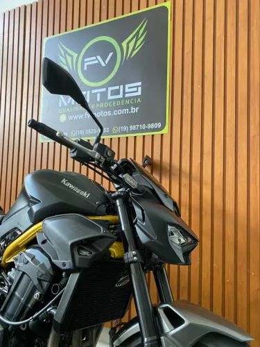 KAWASAKI Z900 CINZA 2026 - IMPECÁVEL