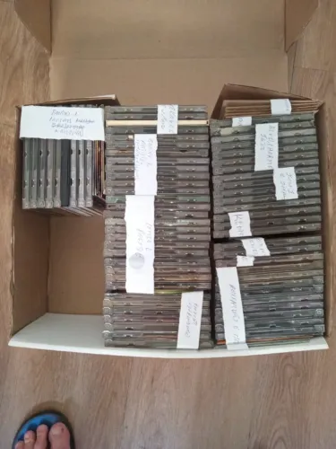 lote com 82 CDs variados com diversos estilos musicais nacionais e internacionais