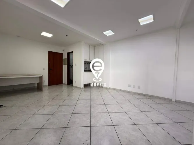Sala Comercial à Venda com 2 vagas próximo ao Metrô Praça da Árvore