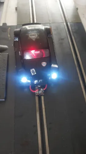 Carro de autorama motor novo 25K-X com luzes e farois