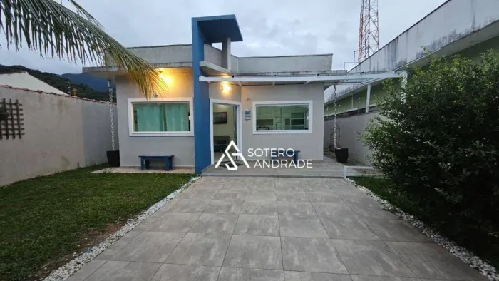Casa com piscina disponível para locação definitiva e venda na Praia Massaguaçu