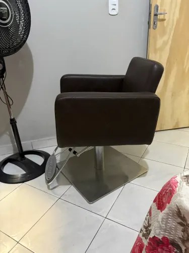 Cadeira salão de beleza e estante metalon
