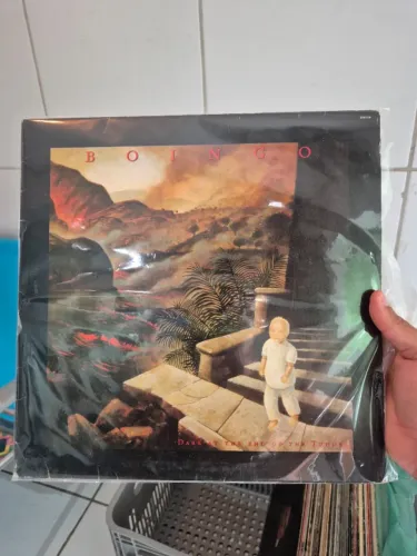 LP OINGO BOINGO - Dark At The End Of The Tunnel C/Encarte - 1990