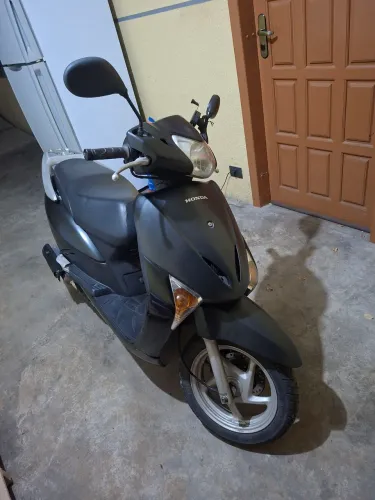 Honda lead 110 2012 em ótimo estado com manual e chave reserva