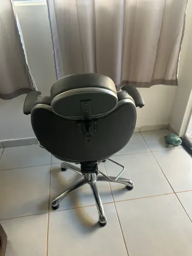 Cadeira para profissional da beleza 