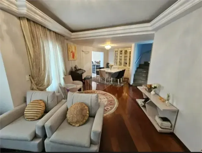 Casa à venda com 3 quartos, sendo 2 suítes, no condomínio Vila Borghese, São Paulo - SP