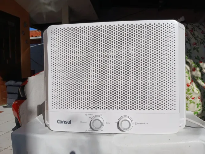 Ar condicionado Consul 7500 BTu Janela Mecânico 220v está bem comservado