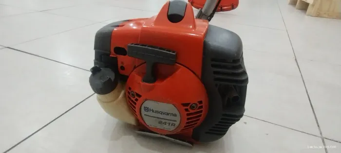 Roçadeira Husqvarna 241R - Alto Desempenho e Robustez