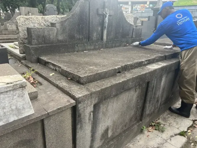 Jazigo Perpétuo com Documentação Regularizada - Cemitério São Francisco Xavier (Caju/RJ)