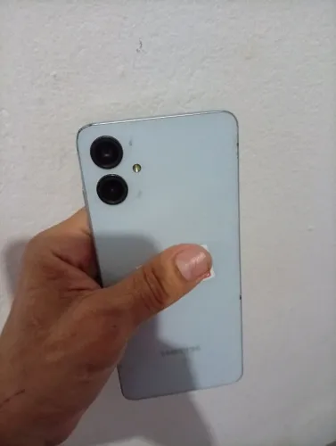 Vendo um celular 400 reais