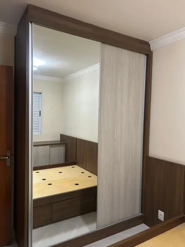 Guarda Roupa com espelho - excelente qualidade