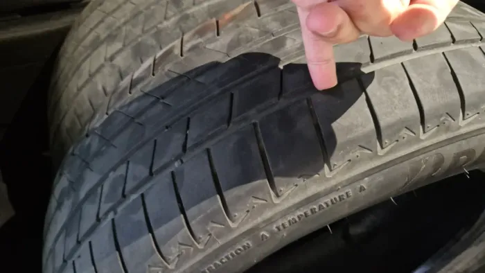 Oportunidade. 2 Pneus Bridgestone Aro 18 Alenza 001 225-55R18 98V