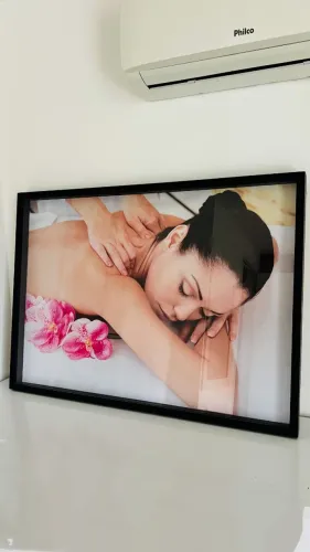 Quadro Decorativo Grande Caixa Alta com Vidro Moldura Preta 120cm x 80cm