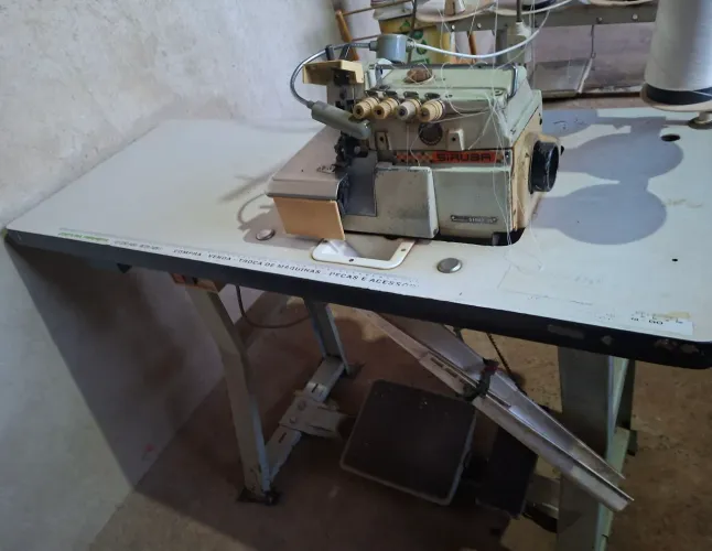 Vende -se uma máquinas de costura interlok,R$ 1800,00 e uma maquina reta protex R$ 1400,00