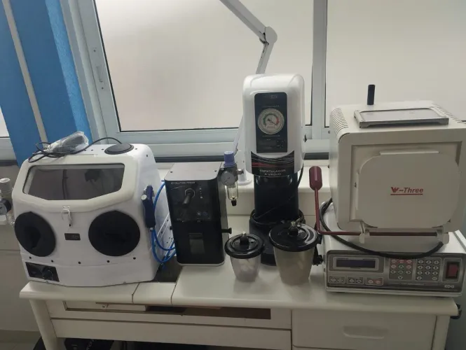 Equipamentos laboratório prótese dentária