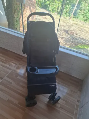 Carrinho de bebê voyage