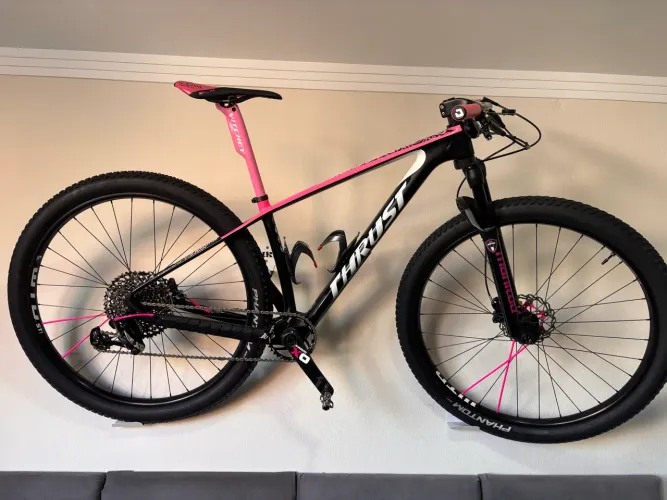 Bicicleta THRUST Carbono 15? (COM PELÍCULA DE PROTEÇÃO QUADRO E SUSPENSÃO)