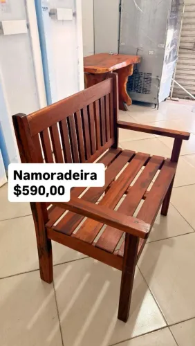 Namoradeira de madeira 