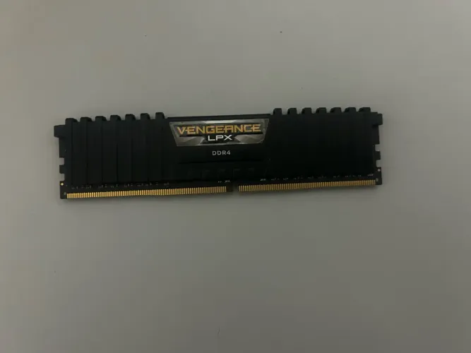 Memória RAM Corsair Vengeance LPX 16GB